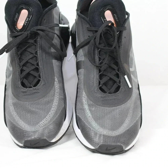 NIKE - Picture 1 of 8